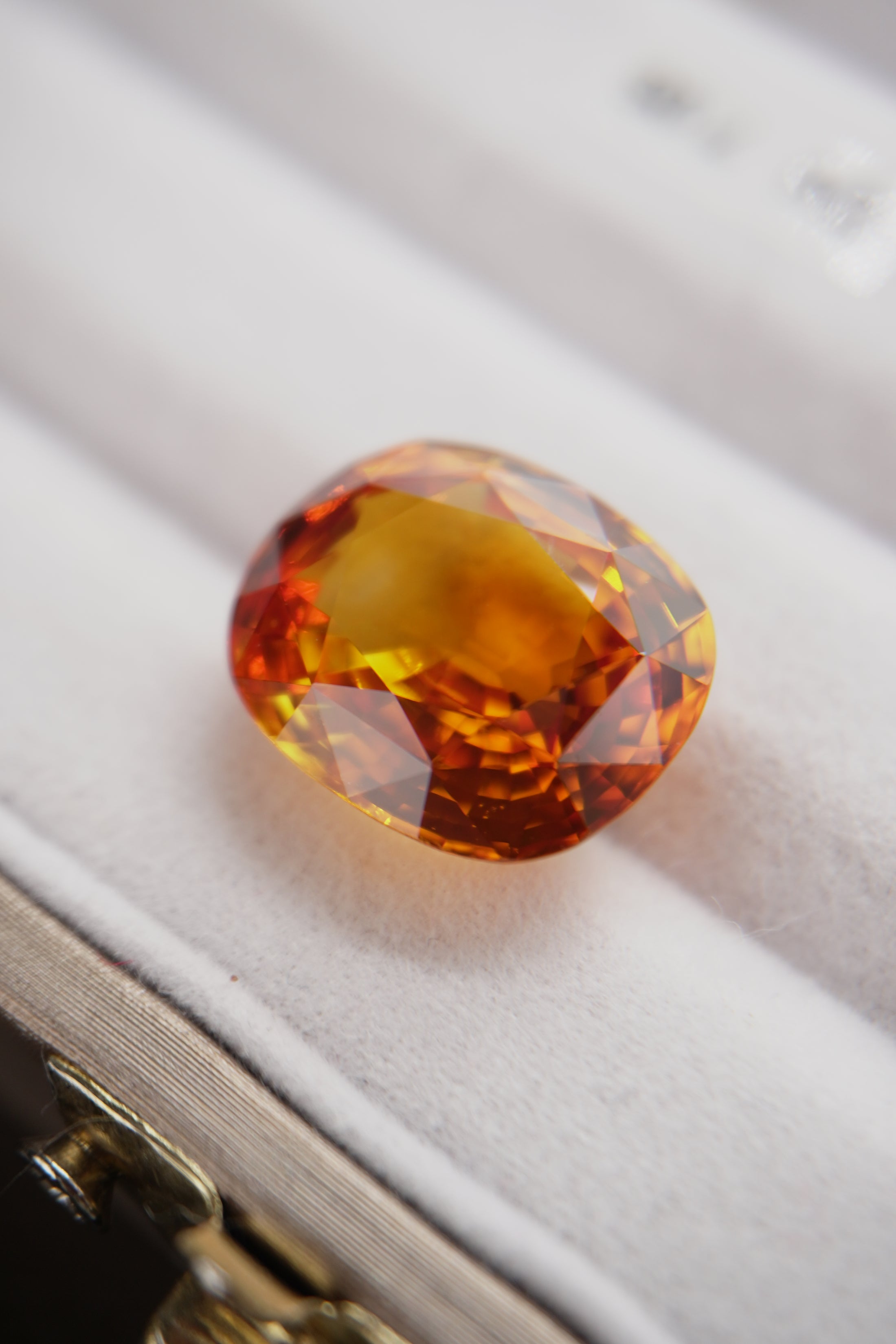 Zaffiro Arancione 17,30 ct