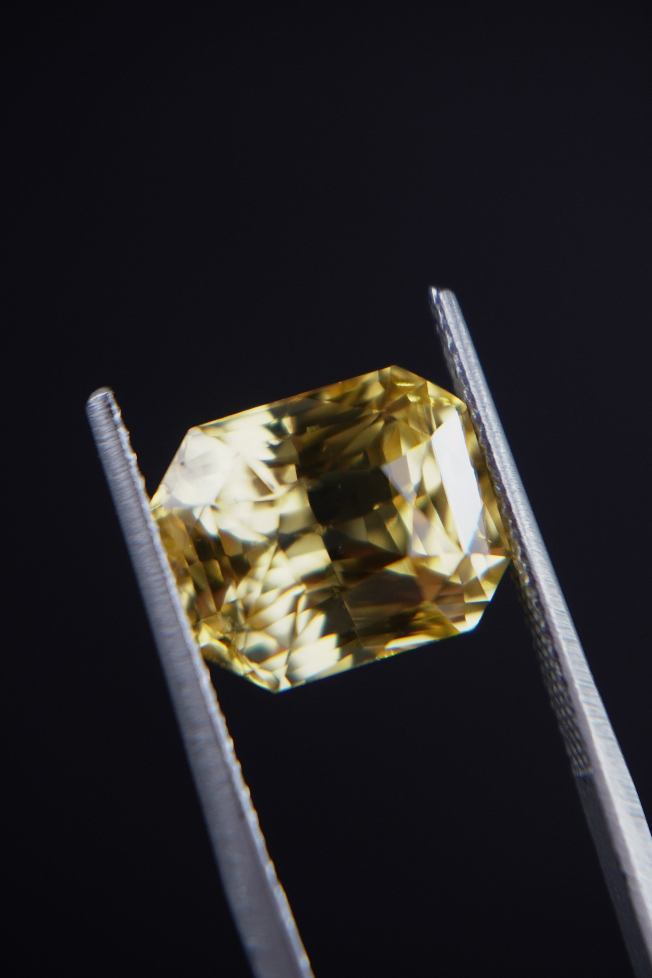 Zaffiro Giallo 8.59 ct