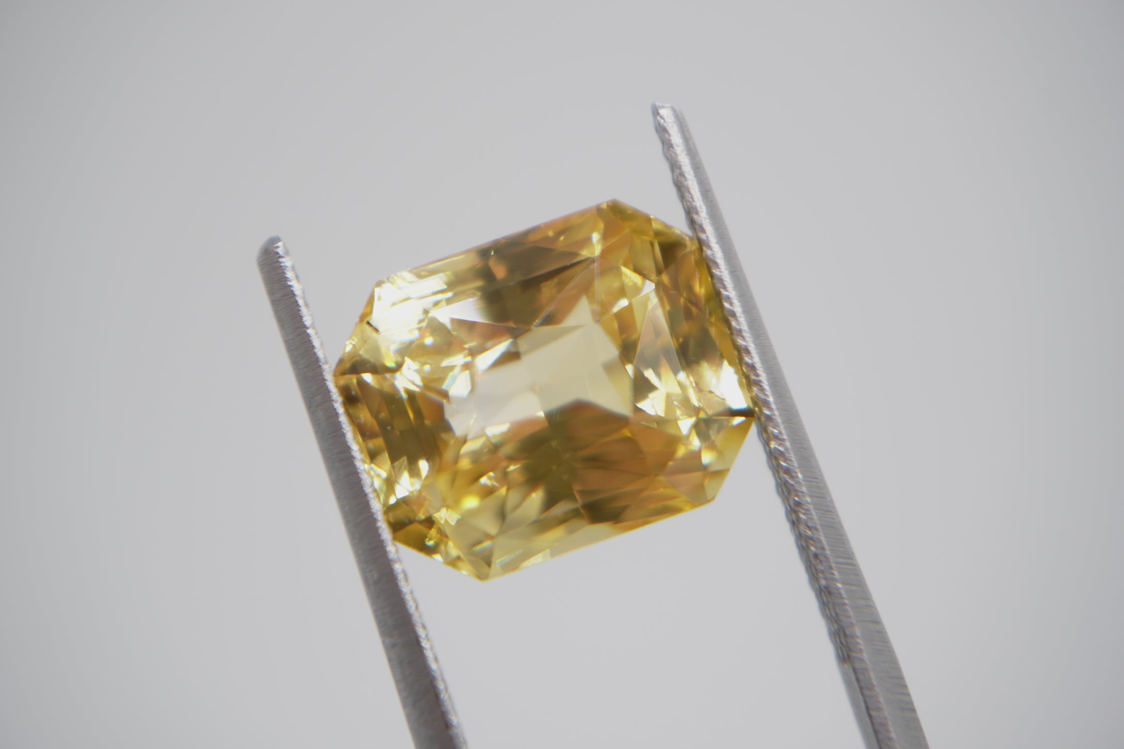 Zaffiro Giallo 8.59 ct