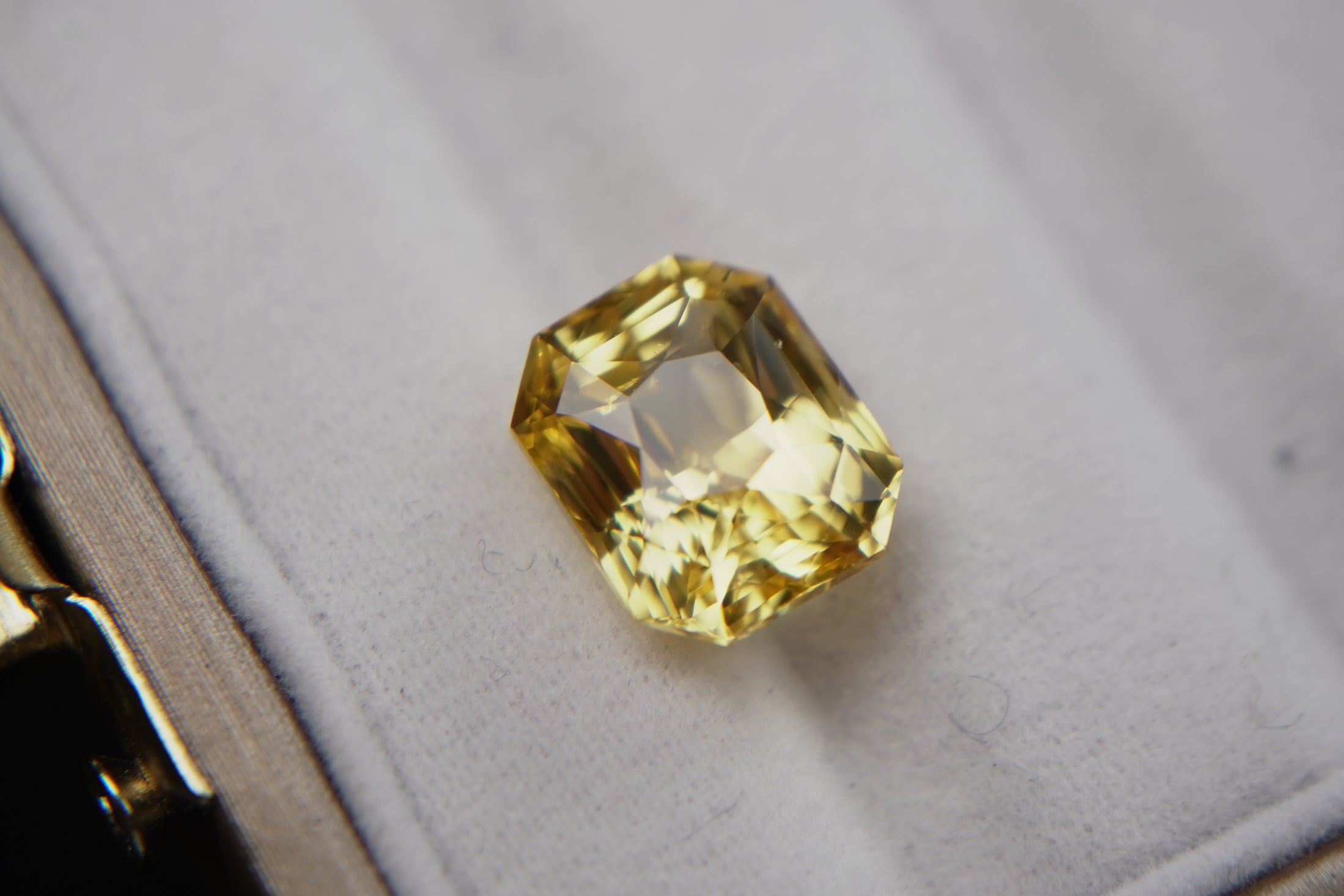 Zaffiro Giallo 8.59 ct