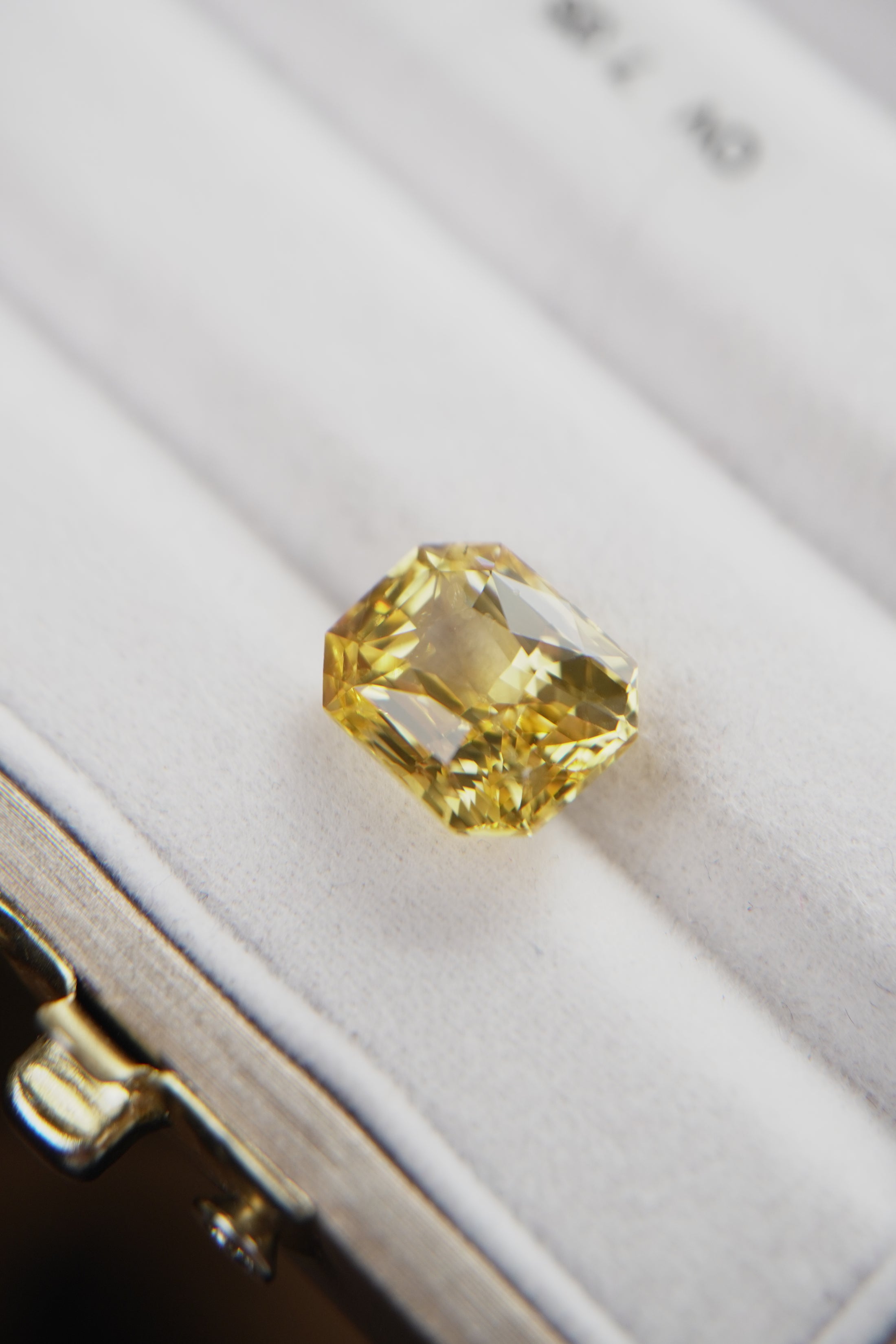 Zaffiro Giallo 8.59 ct