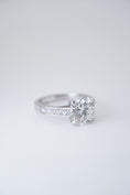 Load image into Gallery viewer, Anello solitario 2,05 ct
