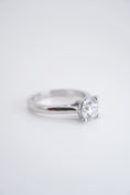 Load image into Gallery viewer, Anello solitario 1,26 ct
