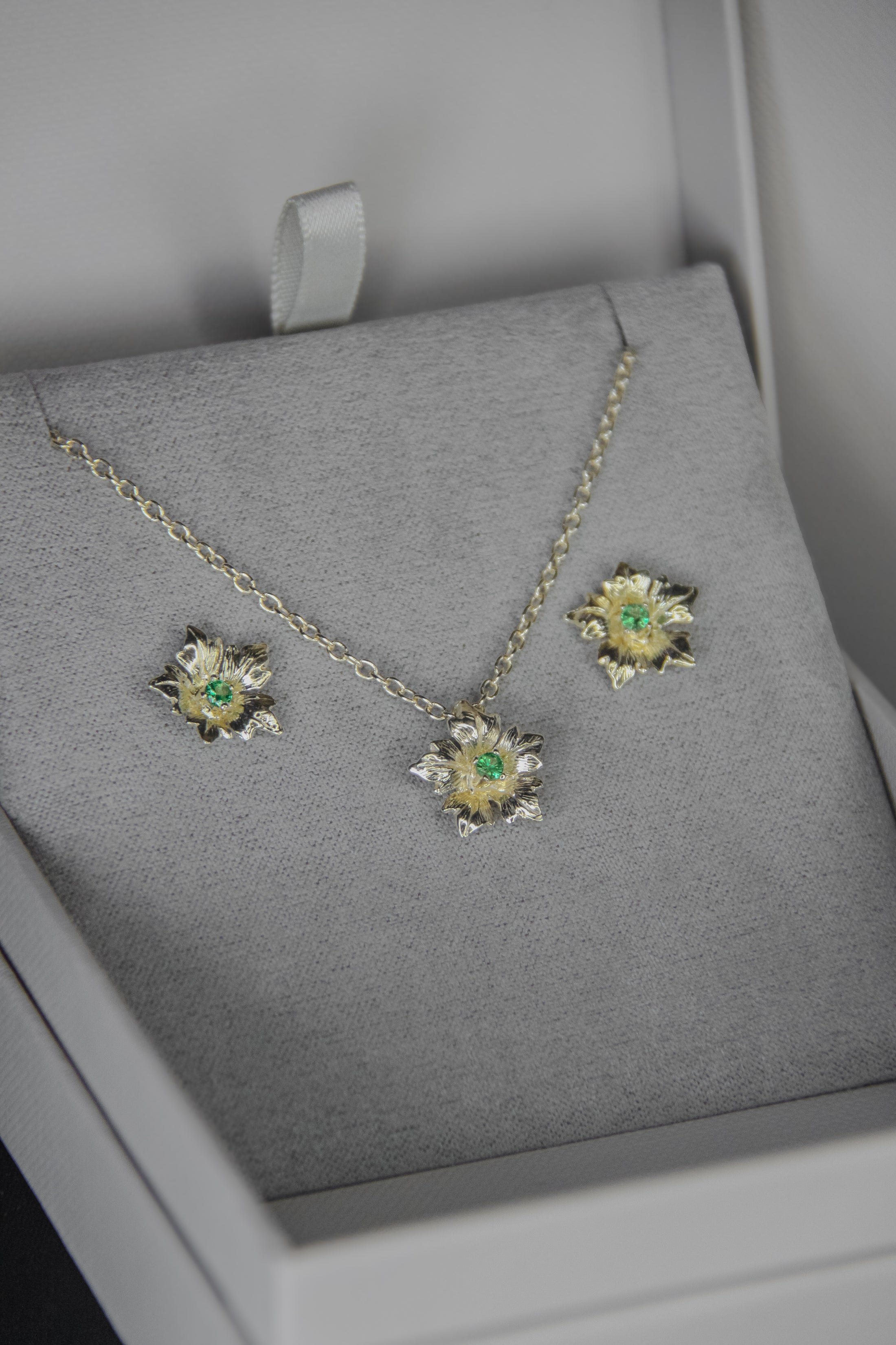 Liberty tsavorite set (yellow gold)