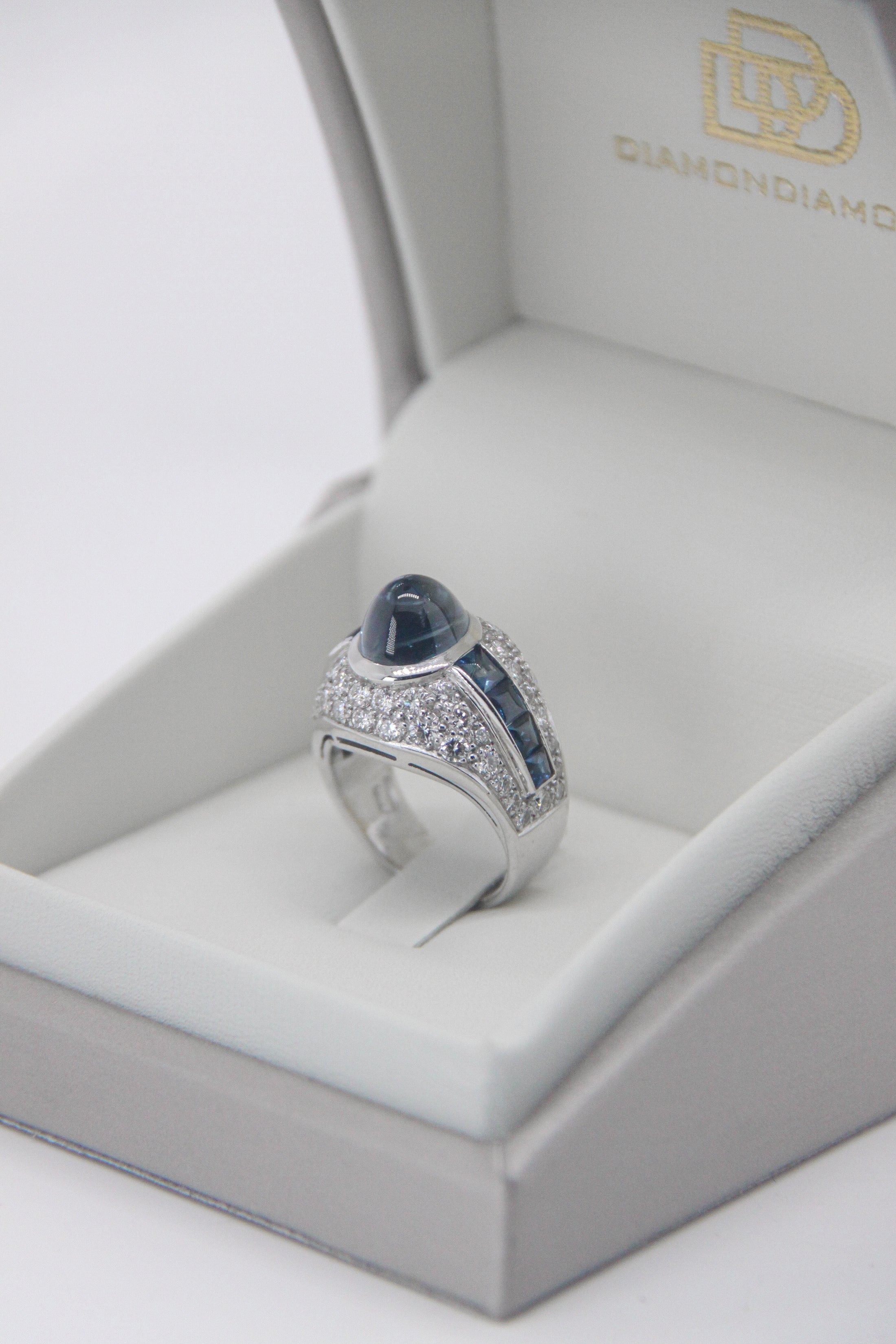 Trombino Ring with Sapphire