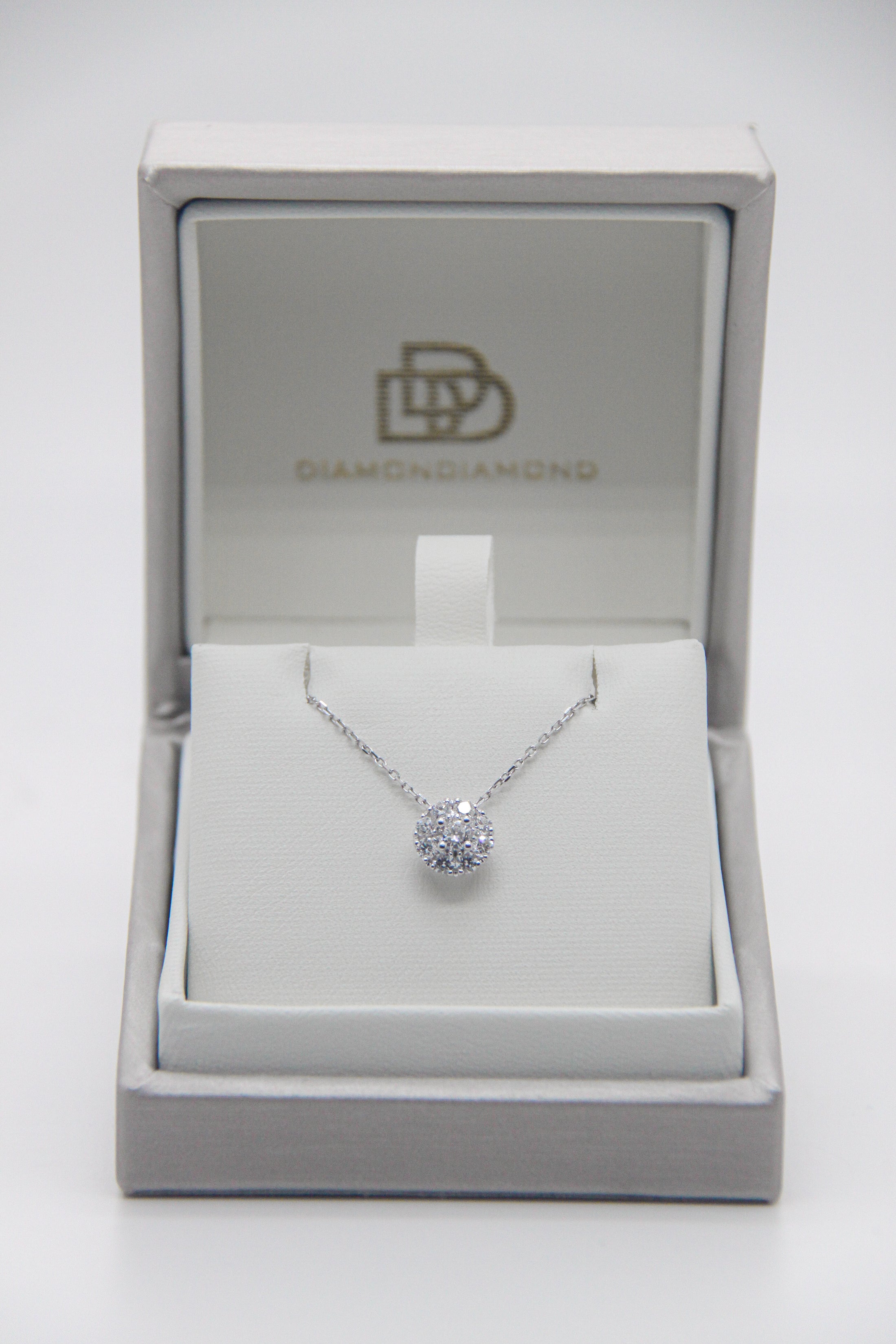 Pendant with diamonds