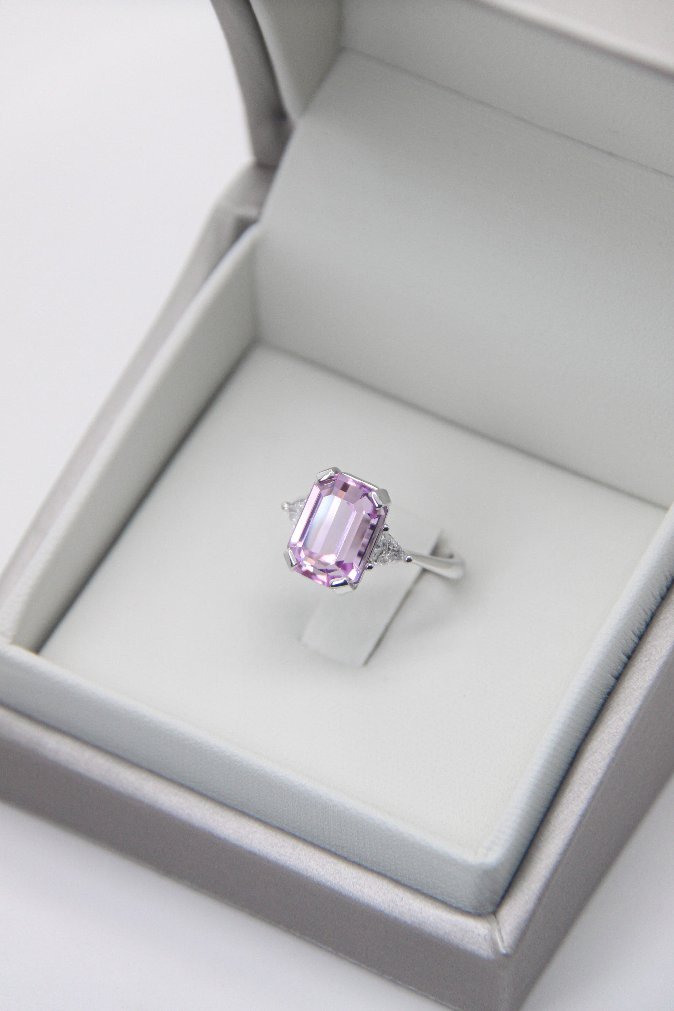 Anello con Kunzite 6,20 ct