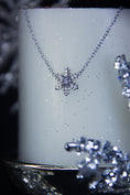 Load image into Gallery viewer, collier FIOCCO di NEVE con DIAMANTE
