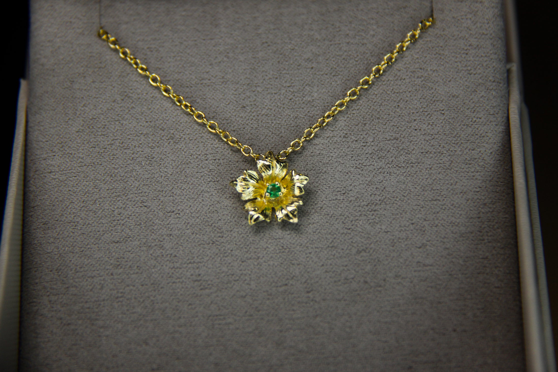 Liberty tsavorite necklace (yellow gold)